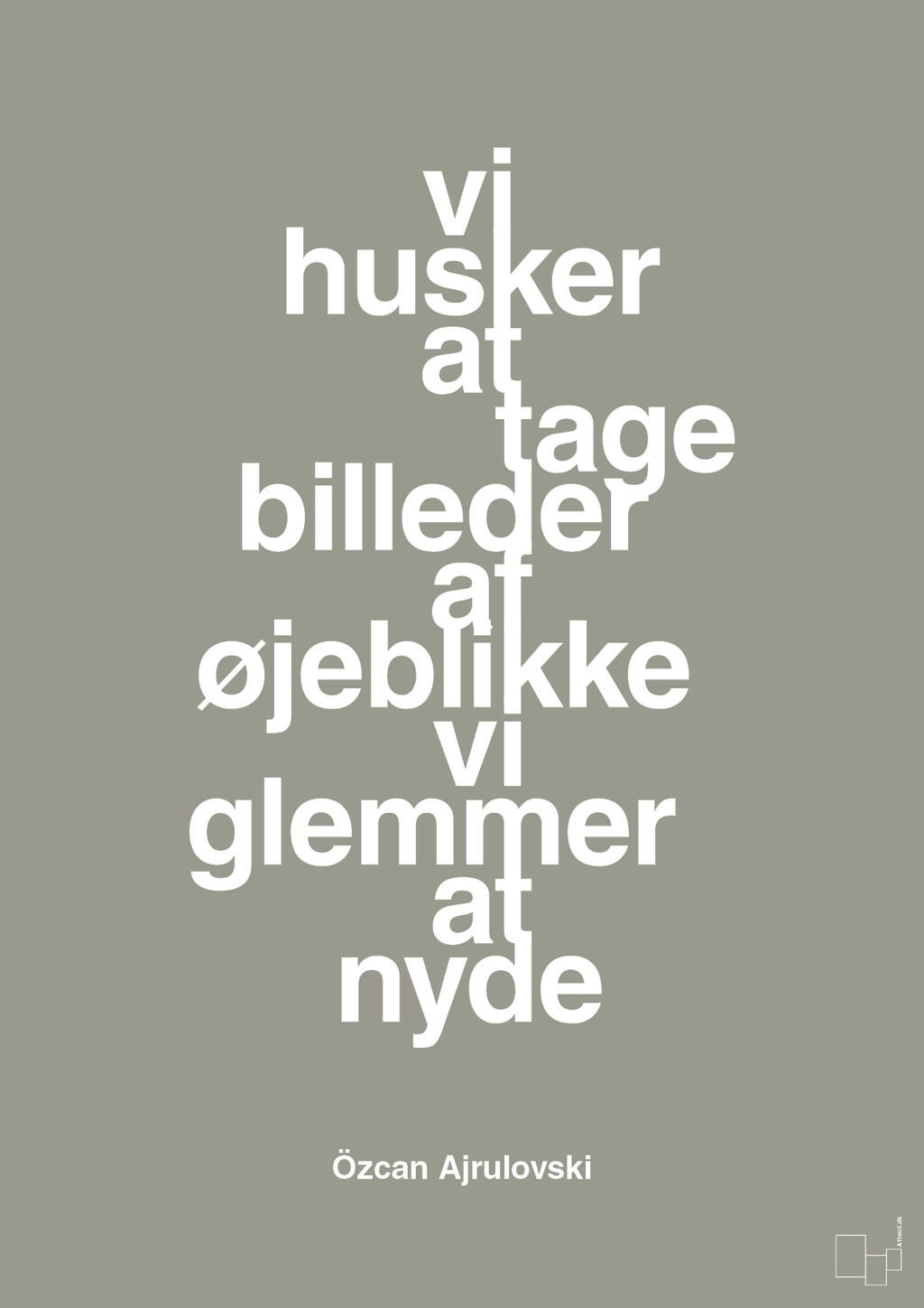 plakat: vi husker at tage billeder af øjeblikke vi glemmer at nyde - battleship gray-Forfatter-A1two3