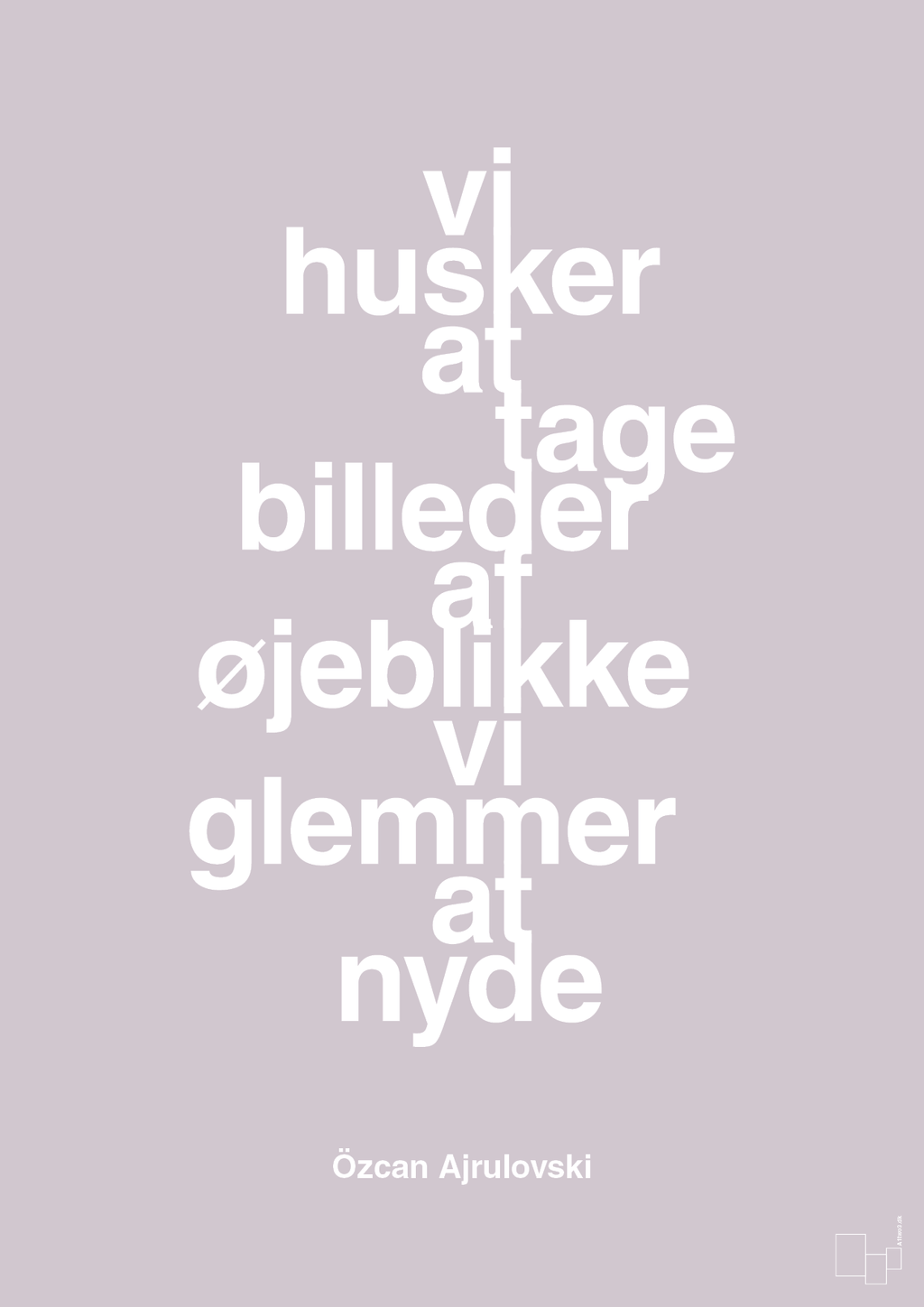 plakat: vi husker at tage billeder af øjeblikke vi glemmer at nyde - dusty lilac-Forfatter-A1two3