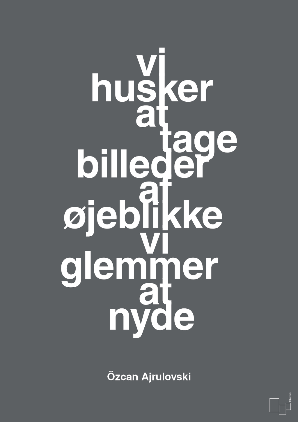 plakat: vi husker at tage billeder af øjeblikke vi glemmer at nyde - graphic charcoal-Forfatter-A1two3