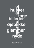 plakat: vi husker at tage billeder af øjeblikke vi glemmer at nyde - graphic charcoal-Forfatter-A1two3