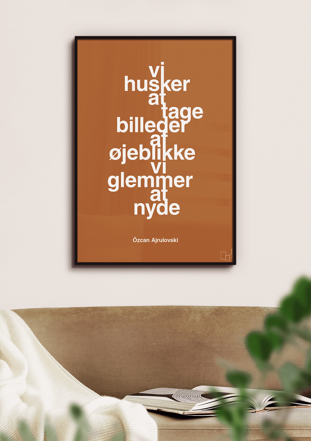 plakat: vi husker at tage billeder af øjeblikke vi glemmer at nyde - painters white-Forfatter-A1two3