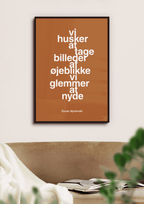Vi husker at tage billeder af øjeblikke vi glemmer at nyde - petrol-Forfatter-A1two3