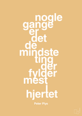 plakat: nogle gange er det de mindste ting der fylder mest i hjertet - charismatic-Børnebogsfigur-A1two3