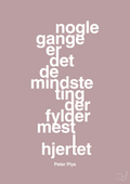 plakat: nogle gange er det de mindste ting der fylder mest i hjertet - light rose-Børnebogsfigur-A1two3