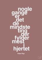 plakat: nogle gange er det de mindste ting der fylder mest i hjertet - plum-Børnebogsfigur-A1two3