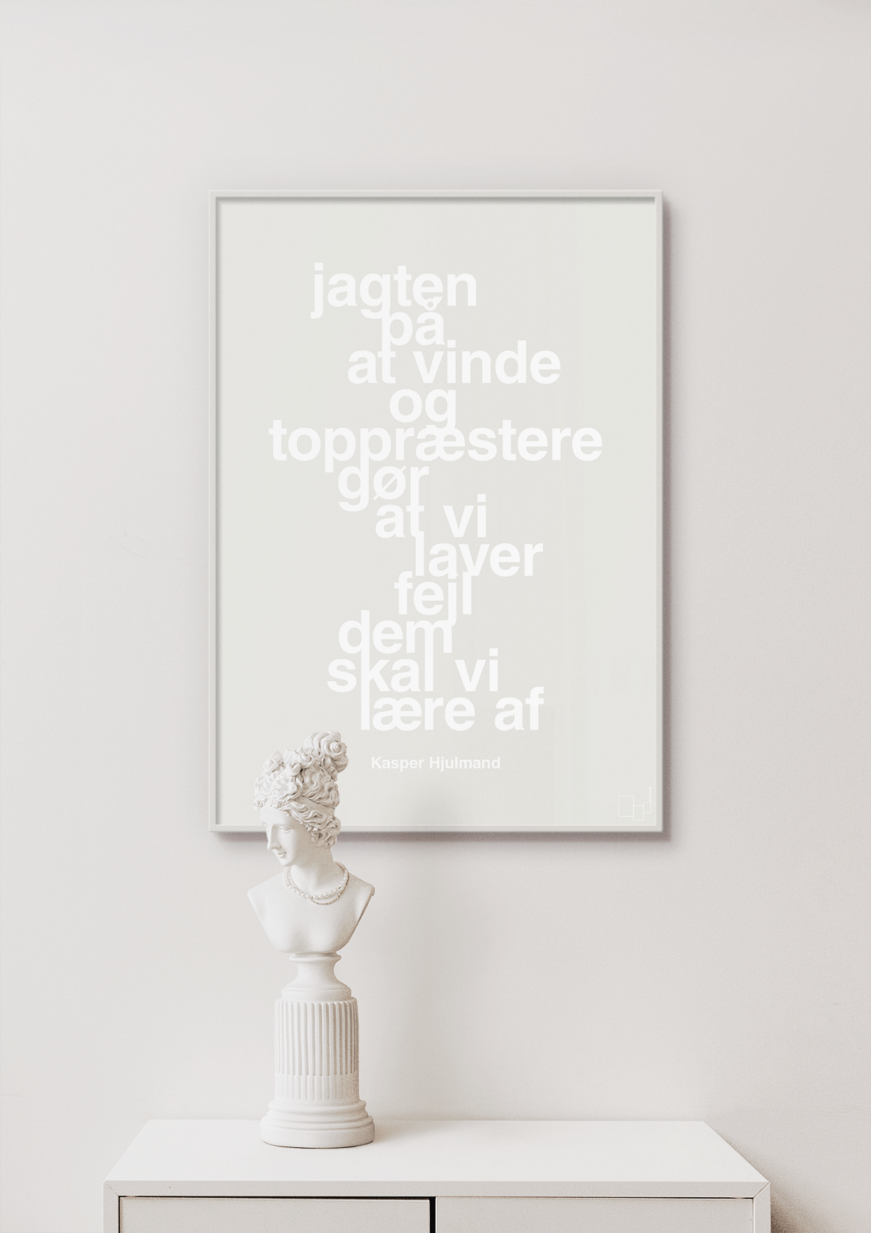 plakat: jagten på at vinde og toppræstere gør at vi laver fejl dem skal vi lære af - dusty lilac-Fodbold-A1two3