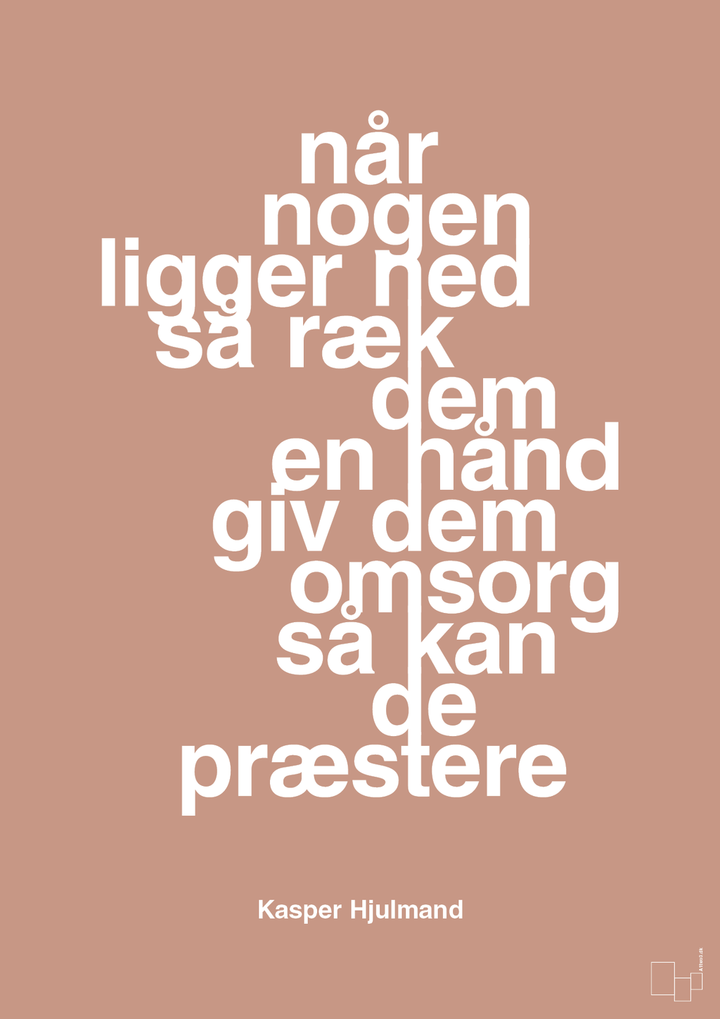 plakat: når nogen ligger ned så ræk dem en hånd og giv dem omsorg så kan de præstere - powder-Fodbold-A1two3