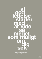 plakat: al god ledelse starter med at vide så meget som muligt om dig selv - battleship gray-Fodbold-A1two3