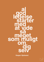 plakat: al god ledelse starter med at vide så meget som muligt om dig selv - rumba orange-Fodbold-A1two3