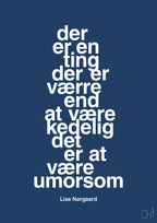 plakat: der er en ting der er værre end at være kedelig det er at være umorsom - lapis blue-Forfatter-A1two3