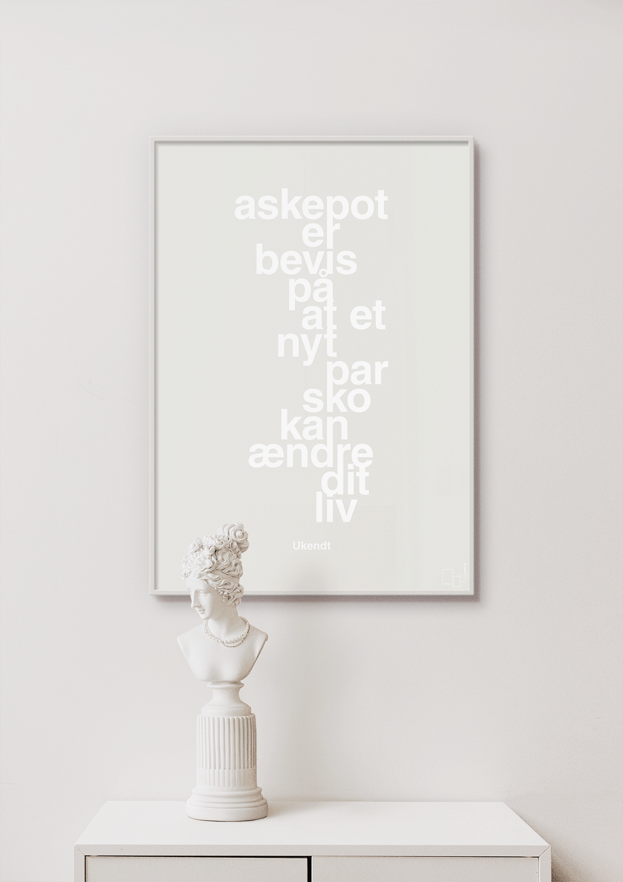 plakat: askepot er bevis på at et nyt par sko kan ændre dit liv - graphic charcoal-Mode-A1two3