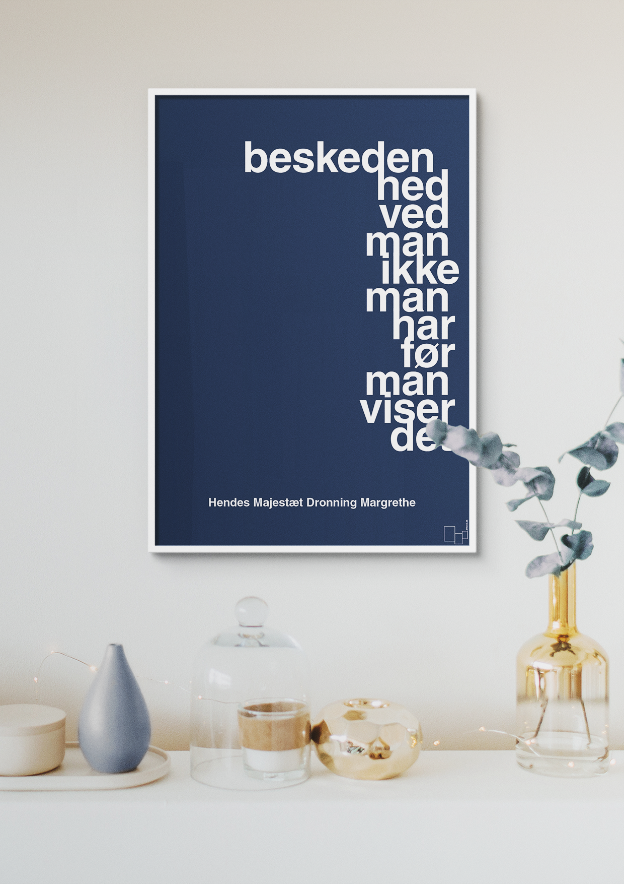 plakat: beskedenhed ved man ikke, man har før man viser det - graphic charcoal-Royale-A1two3