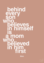 plakat: behind every son who believes in himself is a mom who believed in him first - powder-Mor-A1two3
