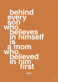 plakat: behind every son who believes in himself is a mom who believed in him first - rumba orange-Mor-A1two3