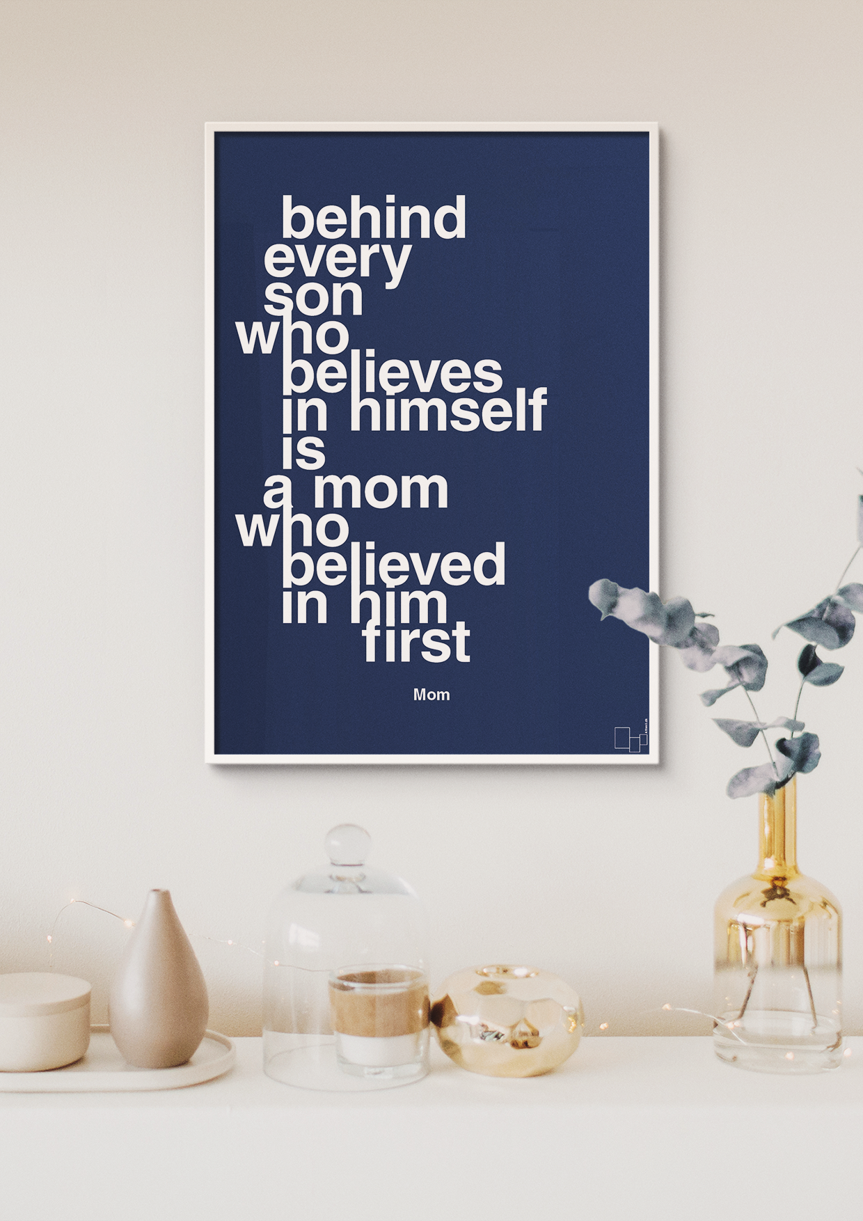 plakat: behind every son who believes in himself is a mom who believed in him first - plum-Mor-A1two3