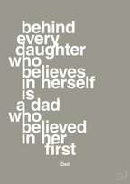 plakat: behind every daughter who believes in herself is a dad who believed in her first - battleship gray-Far-A1two3