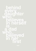 plakat: behind every daughter who believes in herself is a dad who believed in her first - painters white-Far-A1two3