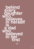 plakat: behind every daughter who believes in herself is a dad who believed in her first - plum-Far-A1two3