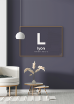 plakat: byplakat lyon med koordinater - plum-Byer-A1two3