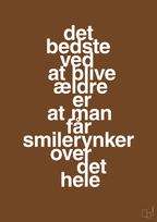 plakat: det bedste ved at blive ældre er at man får smilerynker over det hele - dark brown-Livet-A1two3
