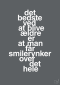plakat: det bedste ved at blive ældre er at man får smilerynker over det hele - graphic charcoal-Livet-A1two3