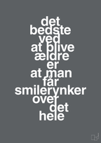 plakat: det bedste ved at blive ældre er at man får smilerynker over det hele - graphic charcoal-Livet-A1two3
