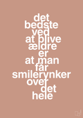 plakat: det bedste ved at blive ældre er at man får smilerynker over det hele - powder-Livet-A1two3
