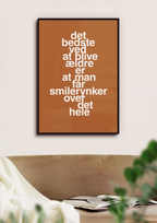 plakat: det bedste ved at blive ældre er at man får smilerynker over det hele - misty forrest-Livet-A1two3