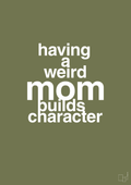 plakat: having a weird mom builds character - secret meadow-Familie-A1two3
