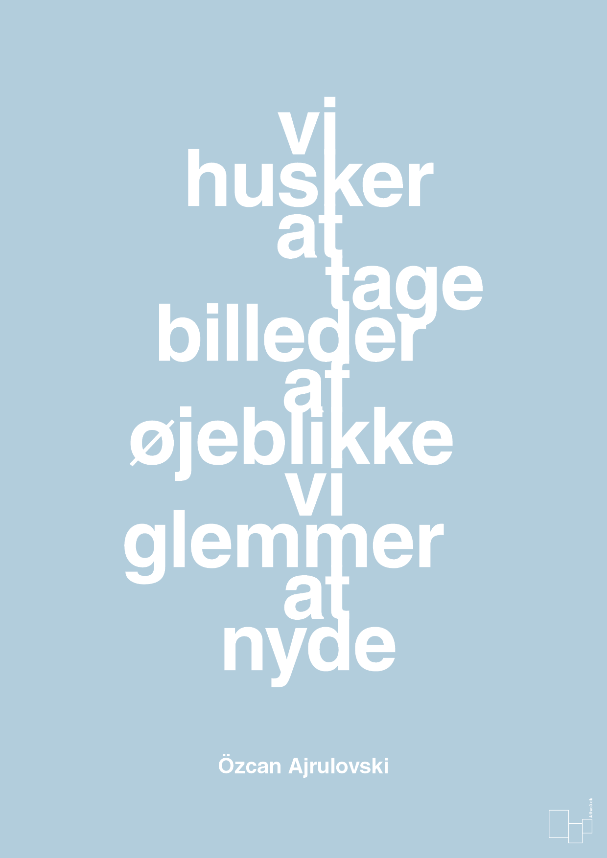 vi husker at tage billeder af øjeblikke vi glemmer at nyde - Plakat med Citater i Heavenly Blue