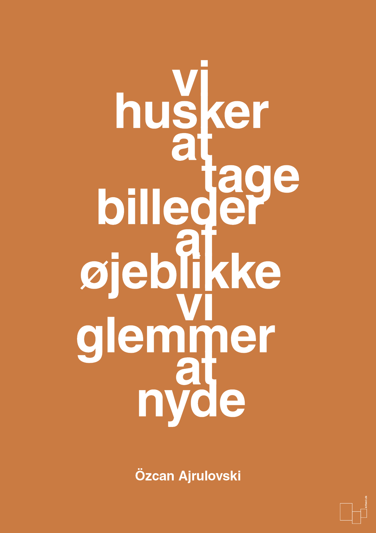 vi husker at tage billeder af øjeblikke vi glemmer at nyde - Plakat med Citater i Rumba Orange